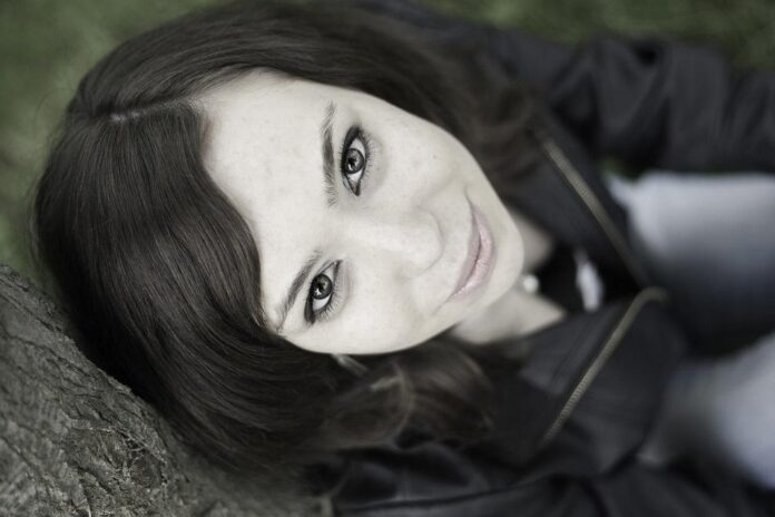 Hostessy na targach w Katowicach – jak zdobyć tę pracę?